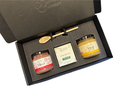 Pasieka Rodzinna ekskluzywny zestaw prezentowych miód malina i wielokwiatowy 240 g+ świeczka świerk+ łyżeczka