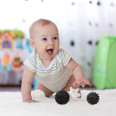 Akuku zestaw piłek sensorycznych, czarno-białe zabawka dla dziecka rozwój 4 sztuki